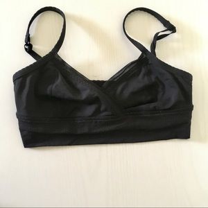 Black lululemon sports bra
